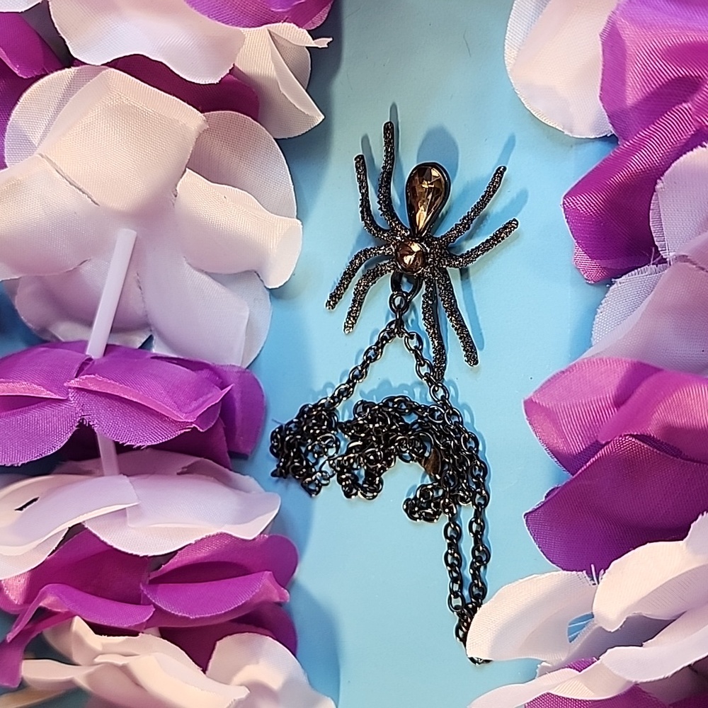 Costume jewelry Halloween spider citrine looking jewels for body on spider - Picture 2 of 2